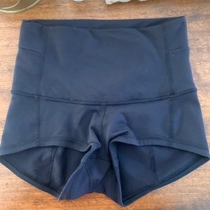 Lululemon hot shorts high wasted size 4 yoga running weight lifting